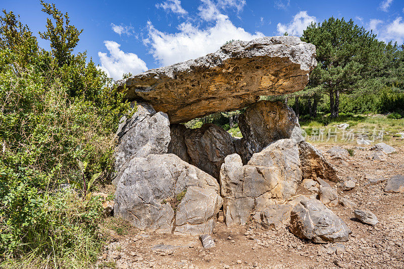 位于韦斯卡的比利牛斯山的Dolmen de Tella Aragón位于西班牙的Sobrarbe